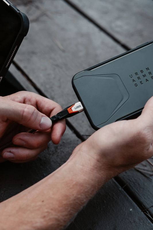 UAG Rugged USB 3.2 Gen2 Cable, USB-C to USB-C, 240W, 0,75m, black/orange