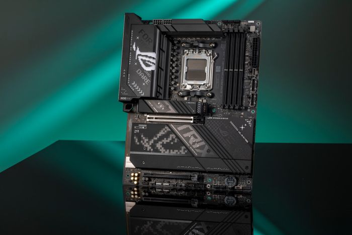 Материнcька плата ASUS ROG STRIX X870-F GAMING WIFI sAM5 X870 4xDDR5 M.2 HDMI DP WiFi BT ATX