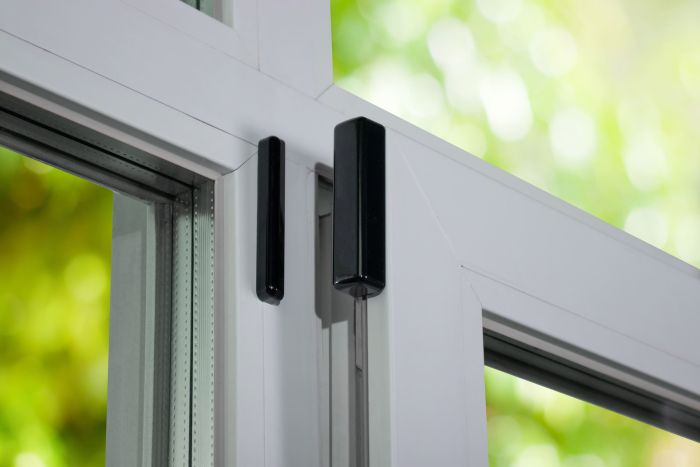 Датчик відкриття дверей вікна U-Prox WDC Uni Black, з комплектом магнітів двох типорозмірів, бездротовий, чорний