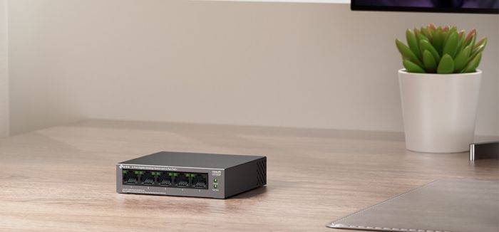 Комутатор TP-LINK   5xGE (4xPoE), 65 Вт TP-Link LS105GP