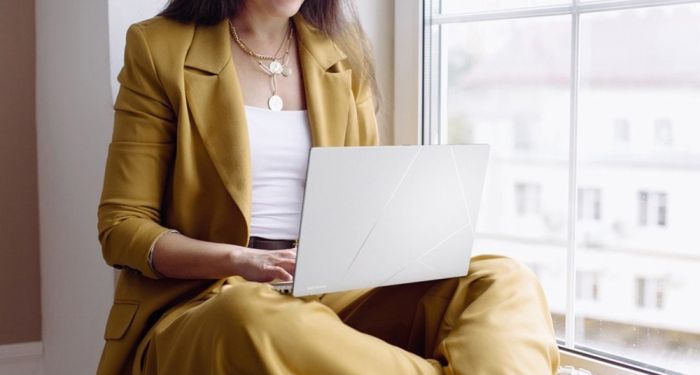 Ноутбук ASUS Zenbook 14 UX3405CA-ST1262 14" 3K OLED, Intel Ultra 5 225H, 16GB, F1TB, UMA, NoOS, Серебристый