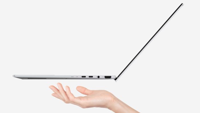 Ноутбук ASUS Zenbook 14 UX3405CA-ST1262 14" 3K OLED, Intel Ultra 5 225H, 16GB, F1TB, UMA, NoOS, Серебристый