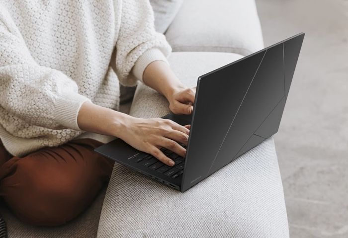 Ноутбук ASUS Zenbook 14 UM3406GA-QD008W 14" WUXGA OLED, AMD AI 7 445, 32GB, F1TB, UMA, Win11, Чорний