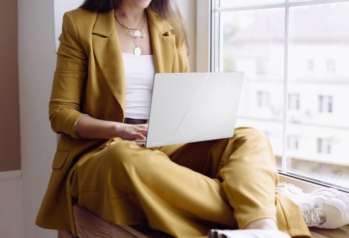 Ноутбук ASUS Zenbook A14 UX3405CA-QL291 14" WUXGA Touch OLED, Intel Ultra 9 285H, 32GB, F1TB, UMA, NoOS, Сріблястий